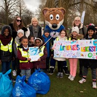 Litter Less Campaign 2018 27 Filbert Fox mascot stood with children and teachers with a "Litterless Leicester" banner